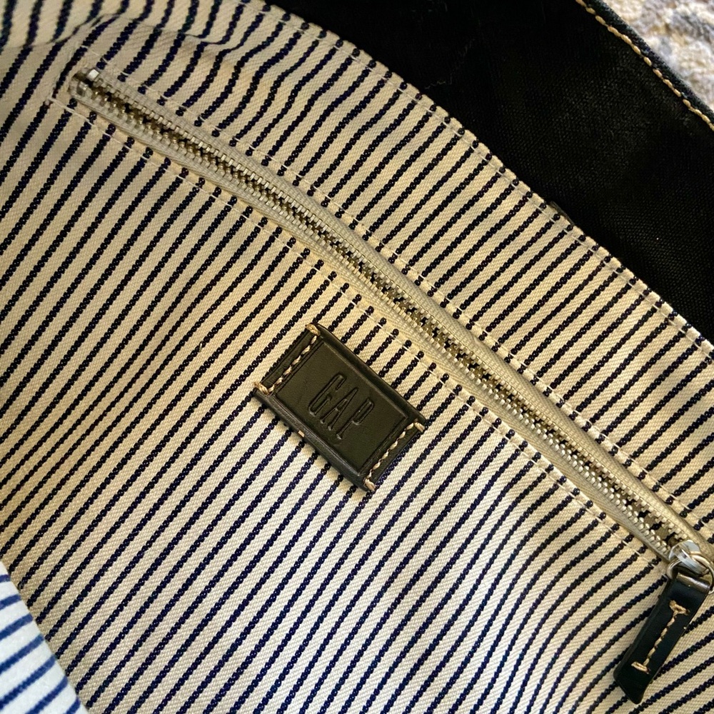GAP Navy and Cream Tote Bag - Picture 5 of 5